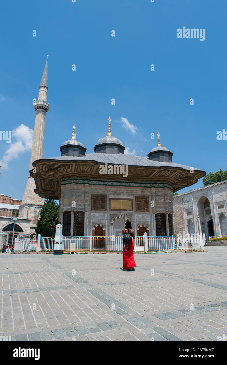 Istanbul, Turquie : Ahmet Cesmesi, la fontaine du Sultan Ahmed III construit sous le sultan ottoman en 1728 dans le style de la période des tulipes Banque D'Images