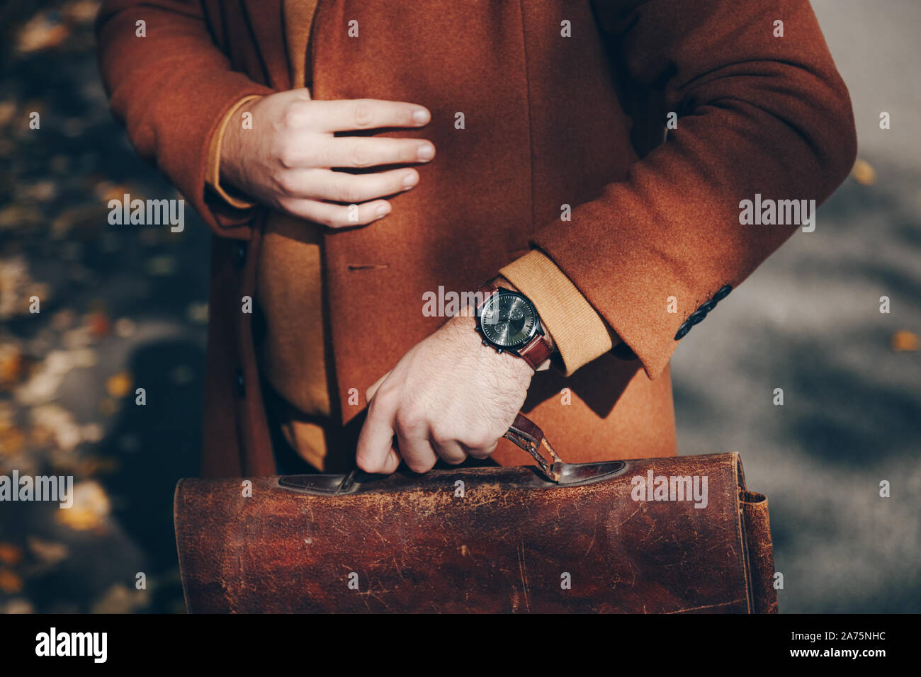 Manteau homme élégant vintage Banque de photographies et d'images à haute  résolution - Alamy