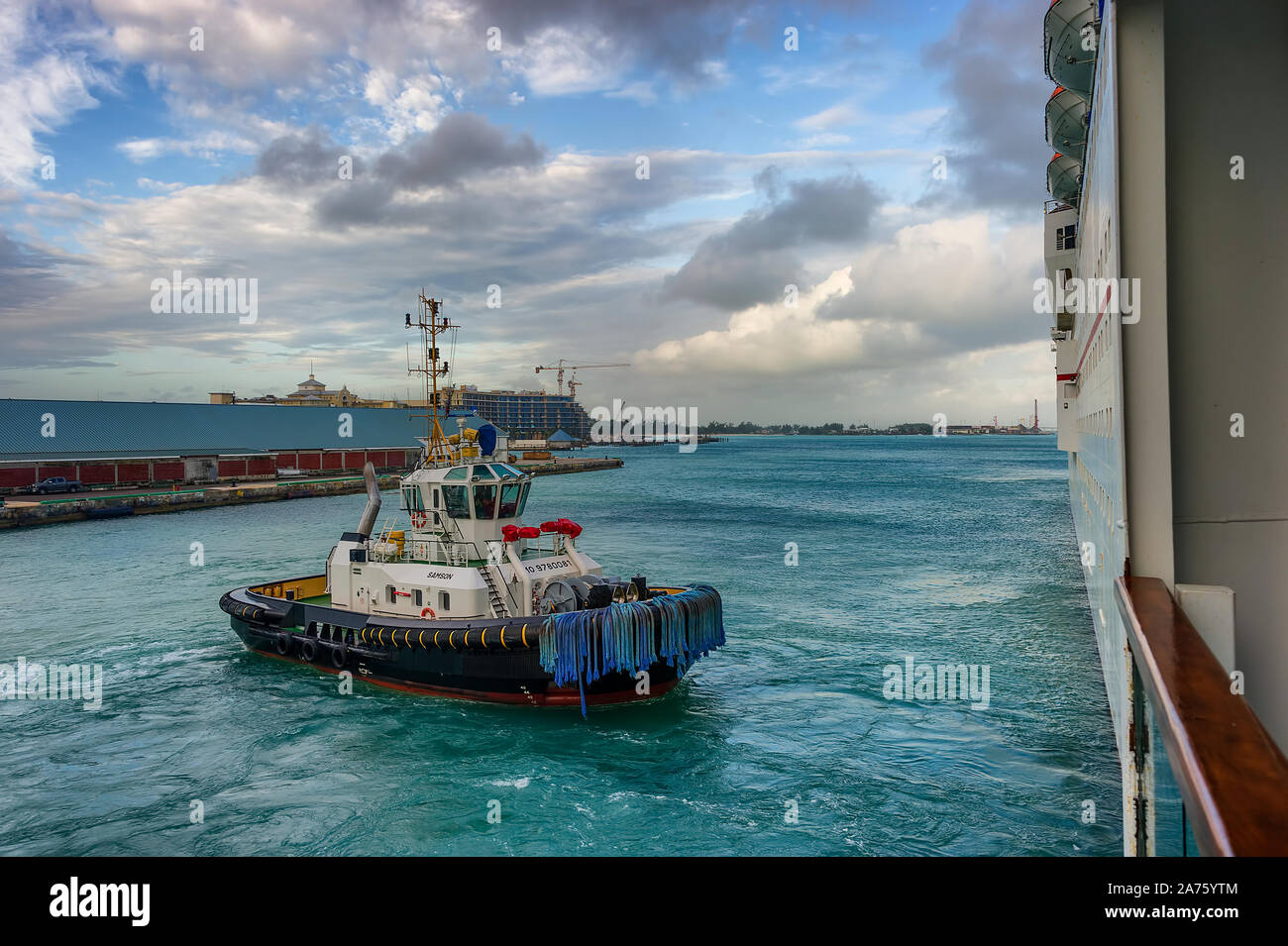 Nassau, Bahamas - septembre 21,2019 : Tug Boat prêt à aider un navire de croisière d'à Prince George Warf. Banque D'Images