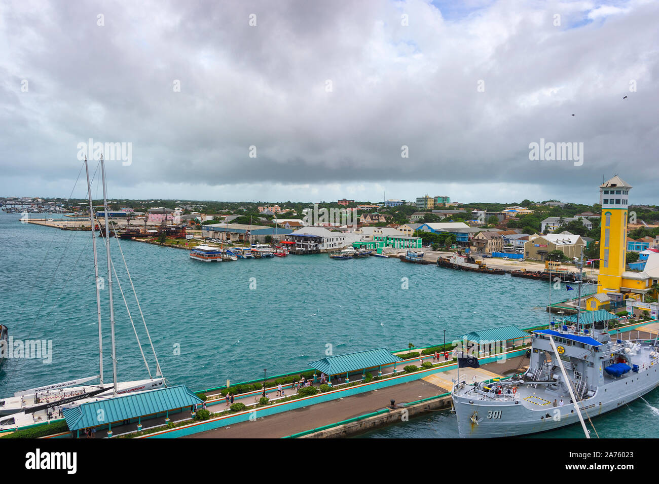 Nassau, Bahamas - septembre 21,2019 : Views from à bord d'un bateau de croisière à Prince George Wharf à Nassau Harbour sur l'île de New Providence. Banque D'Images