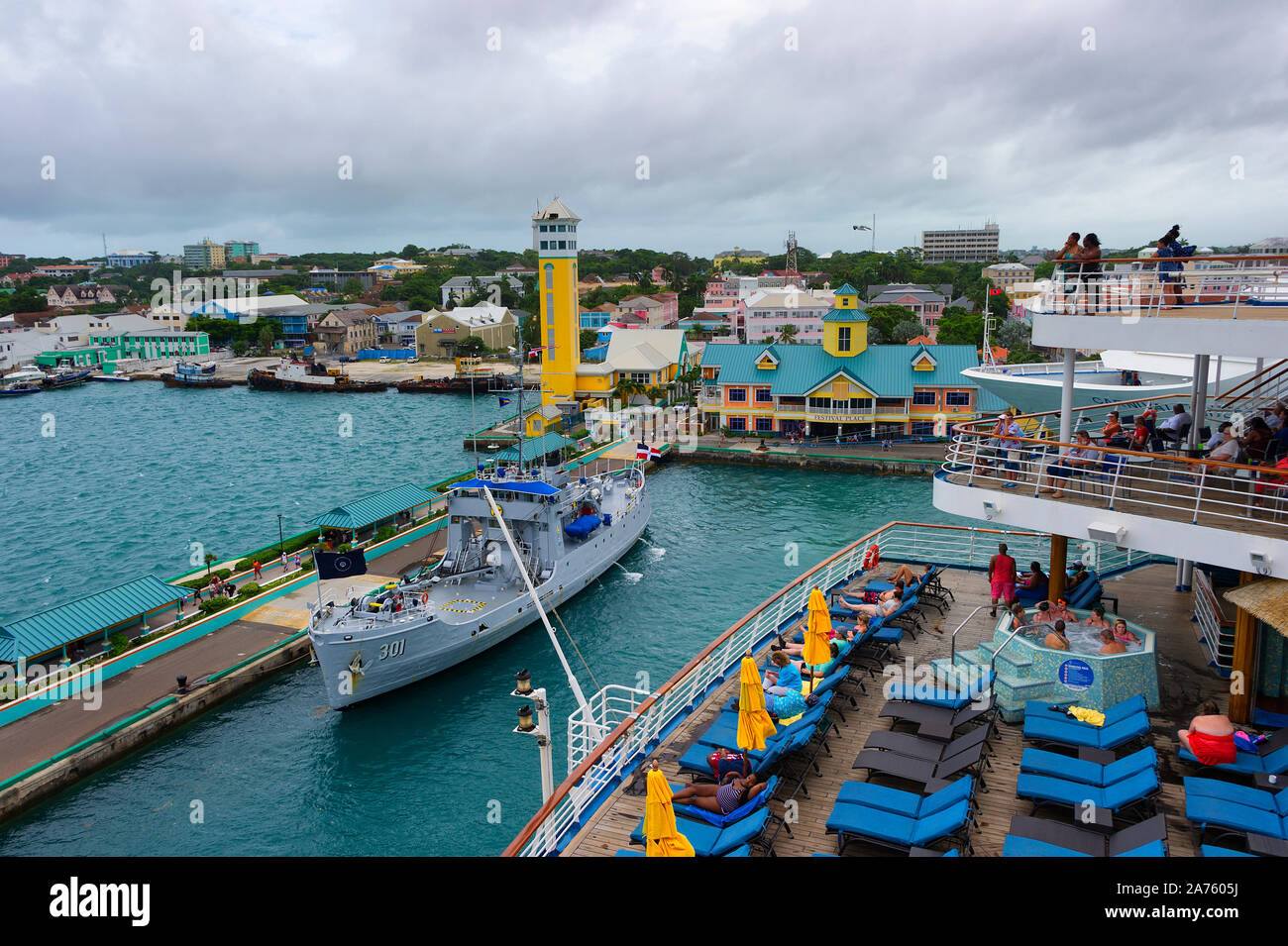 Nassau, Bahamas - septembre 21,2019 : passagers à bord de navires de croisière avant de partir de Prince George Warf sur l'île de New Providence aux Bahamas. Banque D'Images