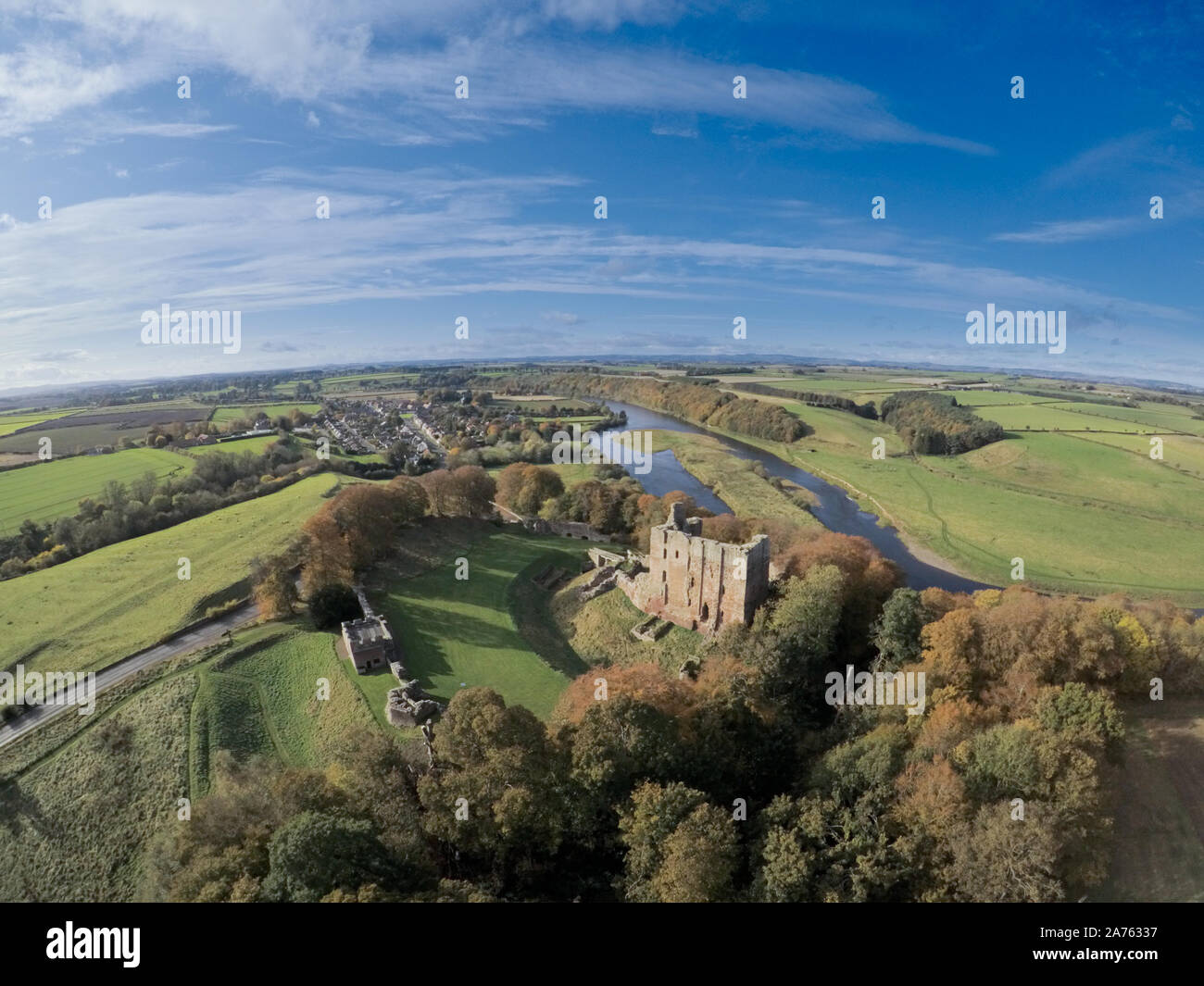 Le Château de Norham une fois l'endroit le plus dangereux en Angleterre construit par les évêques de Durham cette partie de Northumberland était le Prince Évêques Principauté sur la frontière écossaise. Banque D'Images