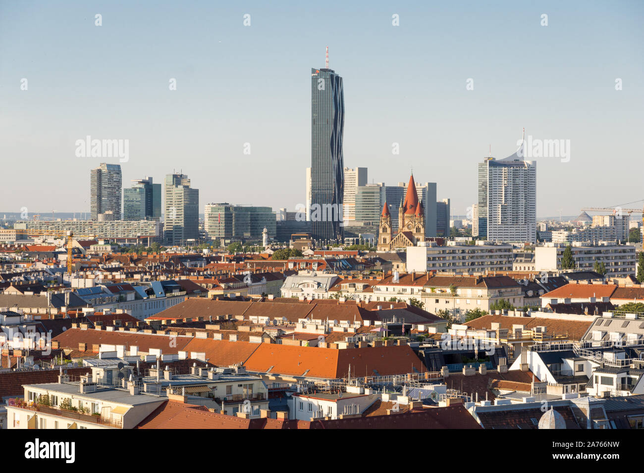 Vienne Autriche - 5 juillet 2019 : soirée vue vers le nord du parc d'affaires cityline Banque D'Images