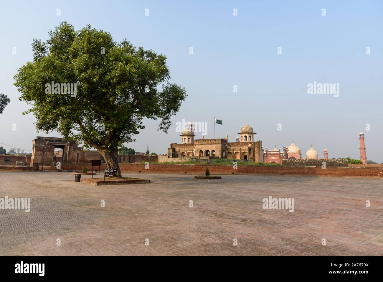 LAHORE, PAKISTAN -SEP 23, 2016 : vue frontale de l'Shahi Qila, le Fort de Lahore à Lahore au Pakistan. Banque D'Images