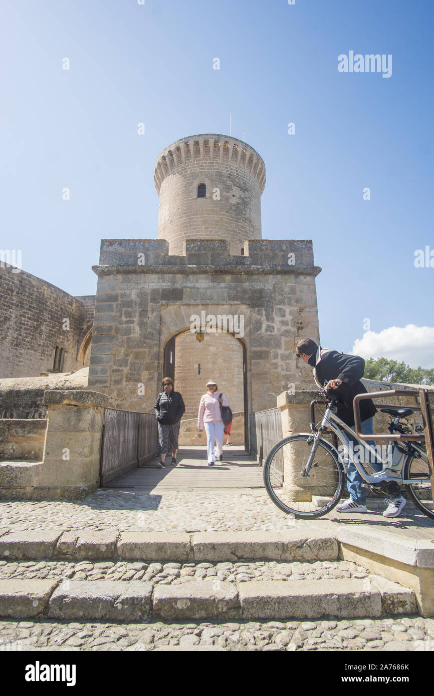 Visiter le château fantastique - 'Castell de Bellver ' à Palma de Majorque en Espagne. Banque D'Images