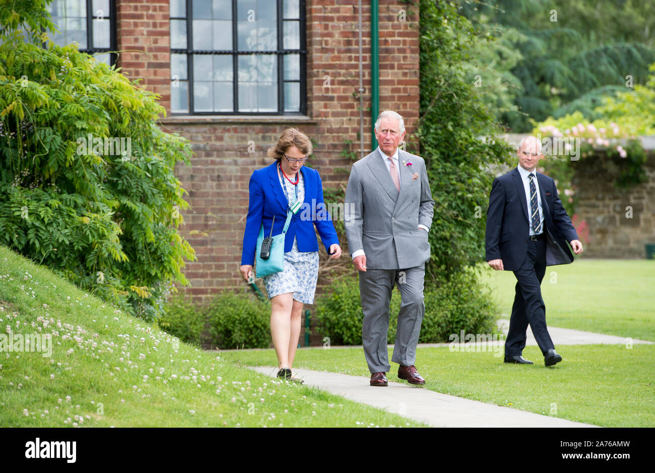 Le Prince de Galles en tant que président du National Trust sur une visite à Chartwell House, ancienne maison de campagne de Sir Winston Churchill, qui a connu une restauration. Banque D'Images