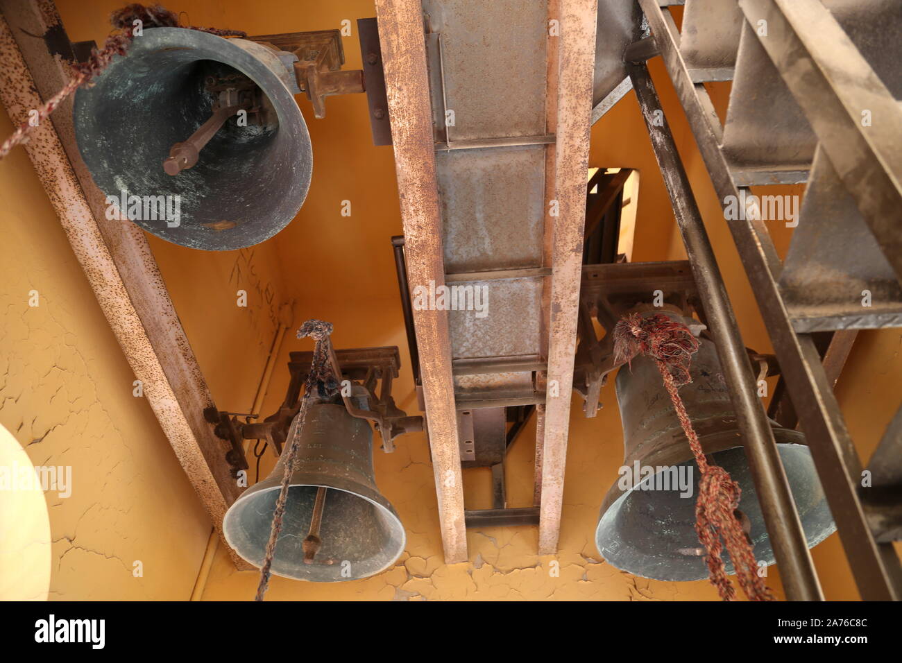 Clocher, Église catholique et sanctuaire de St Jean-Baptiste, rue Princesse Haya, Madaba, gouvernorat de Madaba, Jordanie, Moyen-Orient Banque D'Images