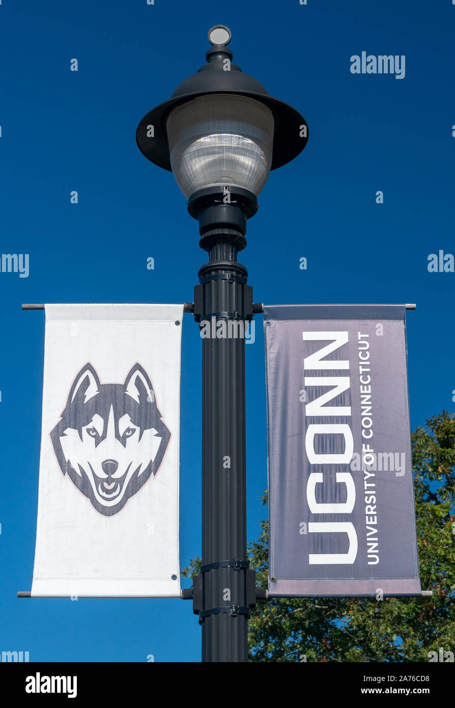 STORRS, CT/USA - 27 septembre 2019 : Campus bannière sur le campus de l'Université du Connecticut. Banque D'Images