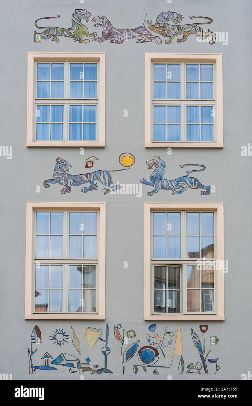 Des ornements sur le mur de l'immeuble ancien rénové dans la vieille ville de Gdansk, Pologne Banque D'Images