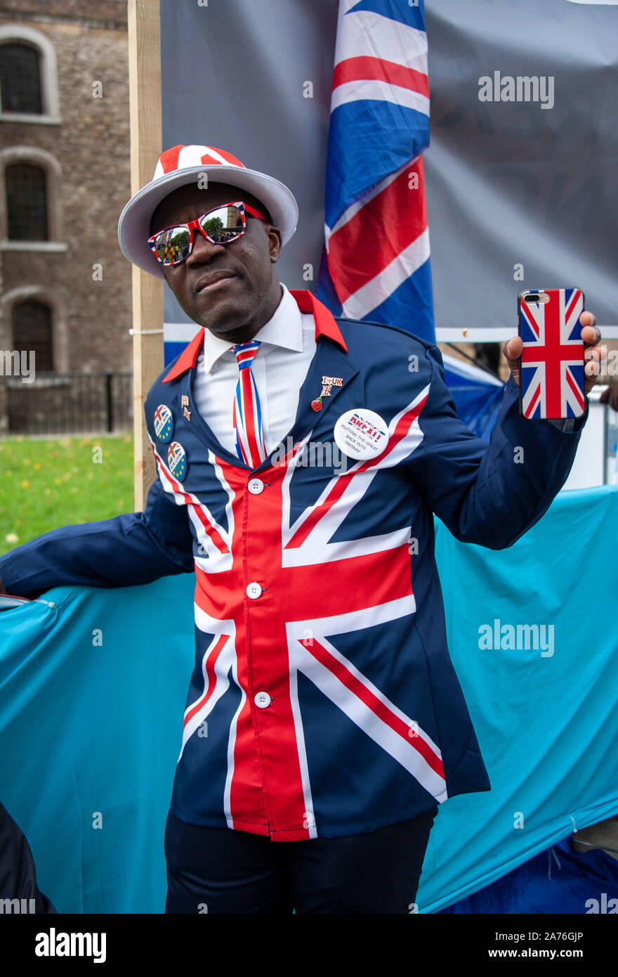 London, Westminster, 28 Octobre 2019 : Noir homme Brexit en dehors de l'appui du Parlement à Londres - à l'appui de la sortie de l'UE Banque D'Images