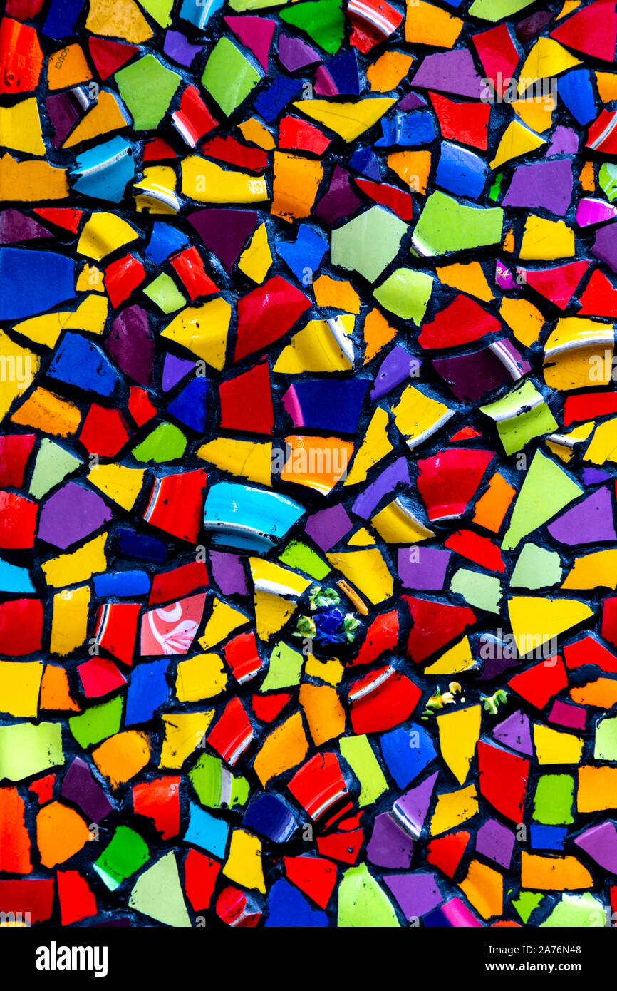 Mosaïque colorée sur la façade de la Casters Gallery, Biarritz, France Banque D'Images