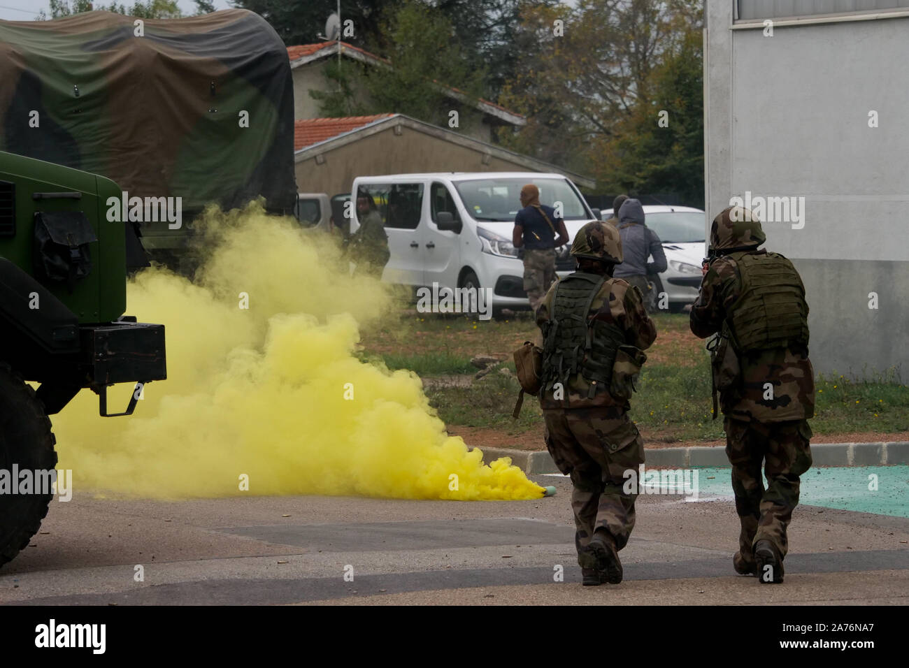 Des centaines de réservistes français prendre part à Vezinet attaque anti-terreur percer, Riorges, Loire, France Banque D'Images Des centaines de réservistes français prendre part à Vezinet attaque anti-terreur percer, Riorges, Loire, France Banque D'Images