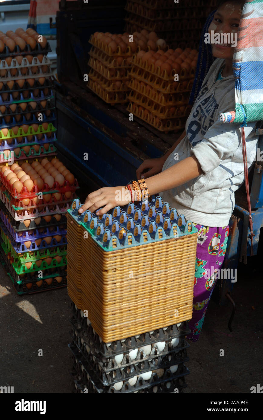 La vente des oeufs, Yangon, Myanmar, en Asie. Banque D'Images