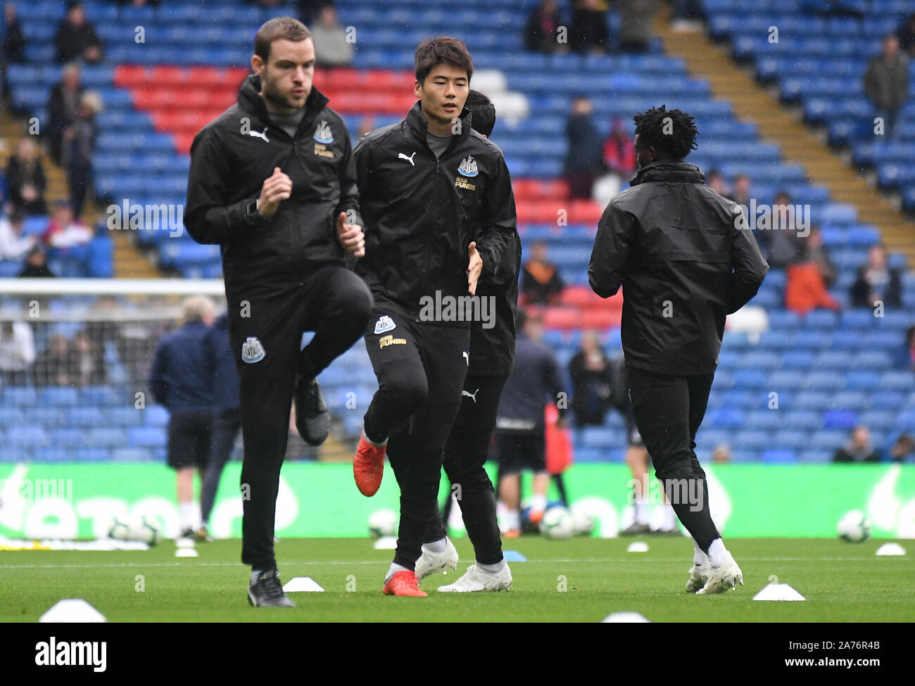 Londres, ANGLETERRE - 22 septembre 2018 : Ki Sung Yueng-de Newcastle (R) sur la photo avant de l'English Premier League 2018/19 match entre Crystal Palace FC et Newcastle United à Selhurst Park. Banque D'Images