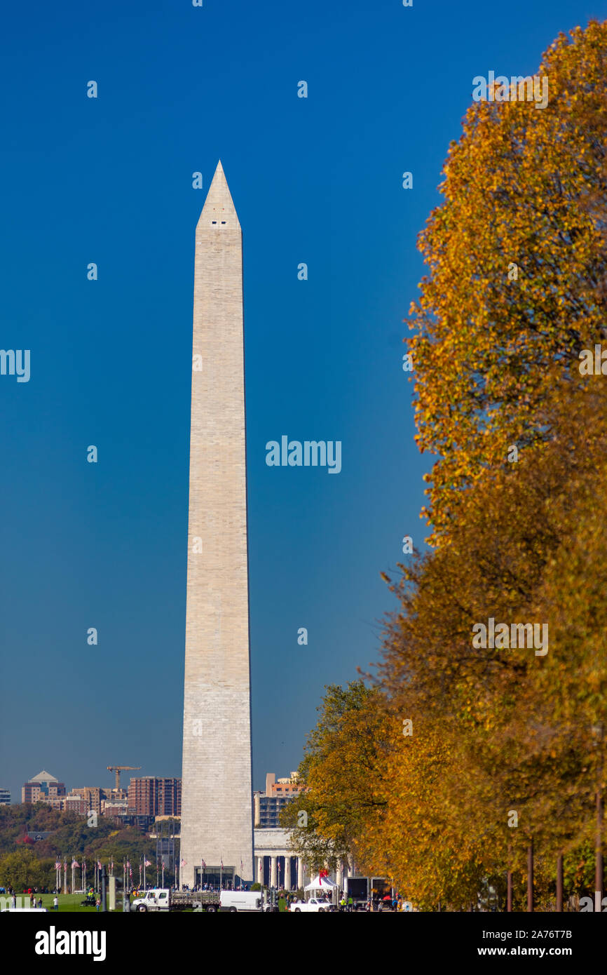 WASHINGTON, DC, USA - Le National Mall. Washington Monument à distance. Banque D'Images