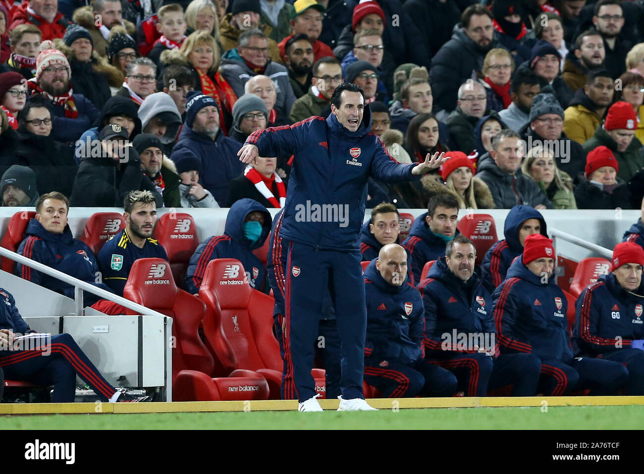 Liverpool, Royaume-Uni. 30Th Oct, 2019. Unai Emery Arsenal Manager shouts instructions de la ligne de touche. Carabao tasse tasse, EFL Journée 4 match, Liverpool v Arsenal à Anfield Stadium à Liverpool le mercredi 30 octobre 2019. Cette image ne peut être utilisé qu'à des fins rédactionnelles. Usage éditorial uniquement, licence requise pour un usage commercial. Aucune utilisation de pari, de jeux ou d'un seul club/ligue/dvd publications. Photos par Chris Stading/Andrew Orchard la photographie de sport/Alamy live news Crédit : Andrew Orchard la photographie de sport/Alamy Live News Banque D'Images