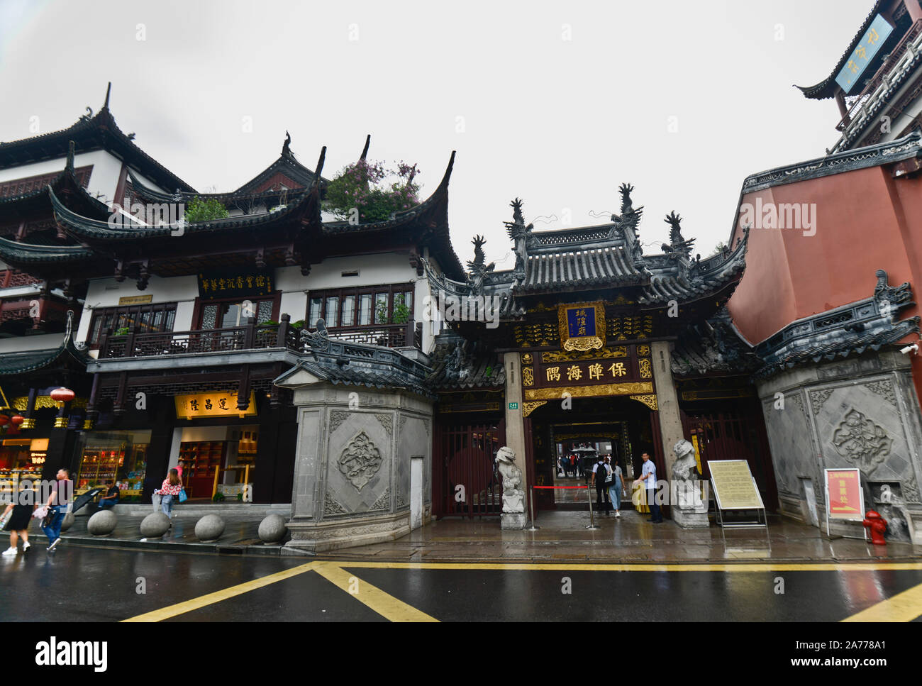 Temple du dieu de la ville de Shanghai, Chine. Entrée principale Banque D'Images