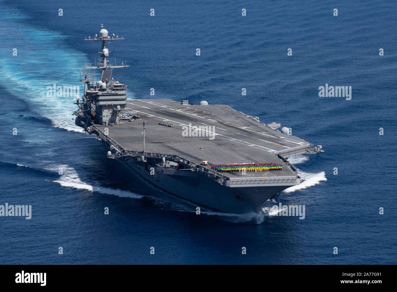 Le porte-avions USS JOHN C. STENNIS (CVN 74) traverse l'océan Atlantique,  le 29 octobre 2019. Le John C. Stennis est en cours, la réalisation des  opérations de routine à l'appui du commandant