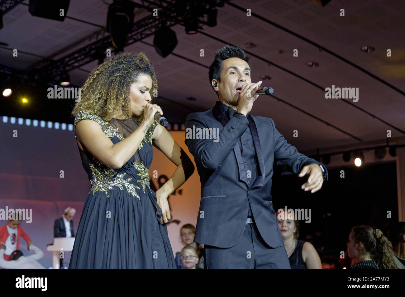 Paris, France. 14 octobre, 2019.Le Charly's Angels groupe à la 15e édition du Trophées APAJH au Carrousel du Louvre à Paris, France. Cre Banque D'Images