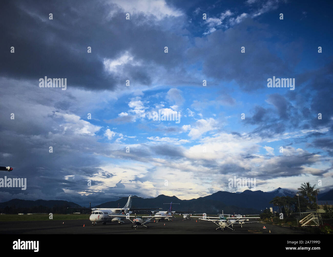 Un avion à l'aéroport de Mount Hagen Banque D'Images