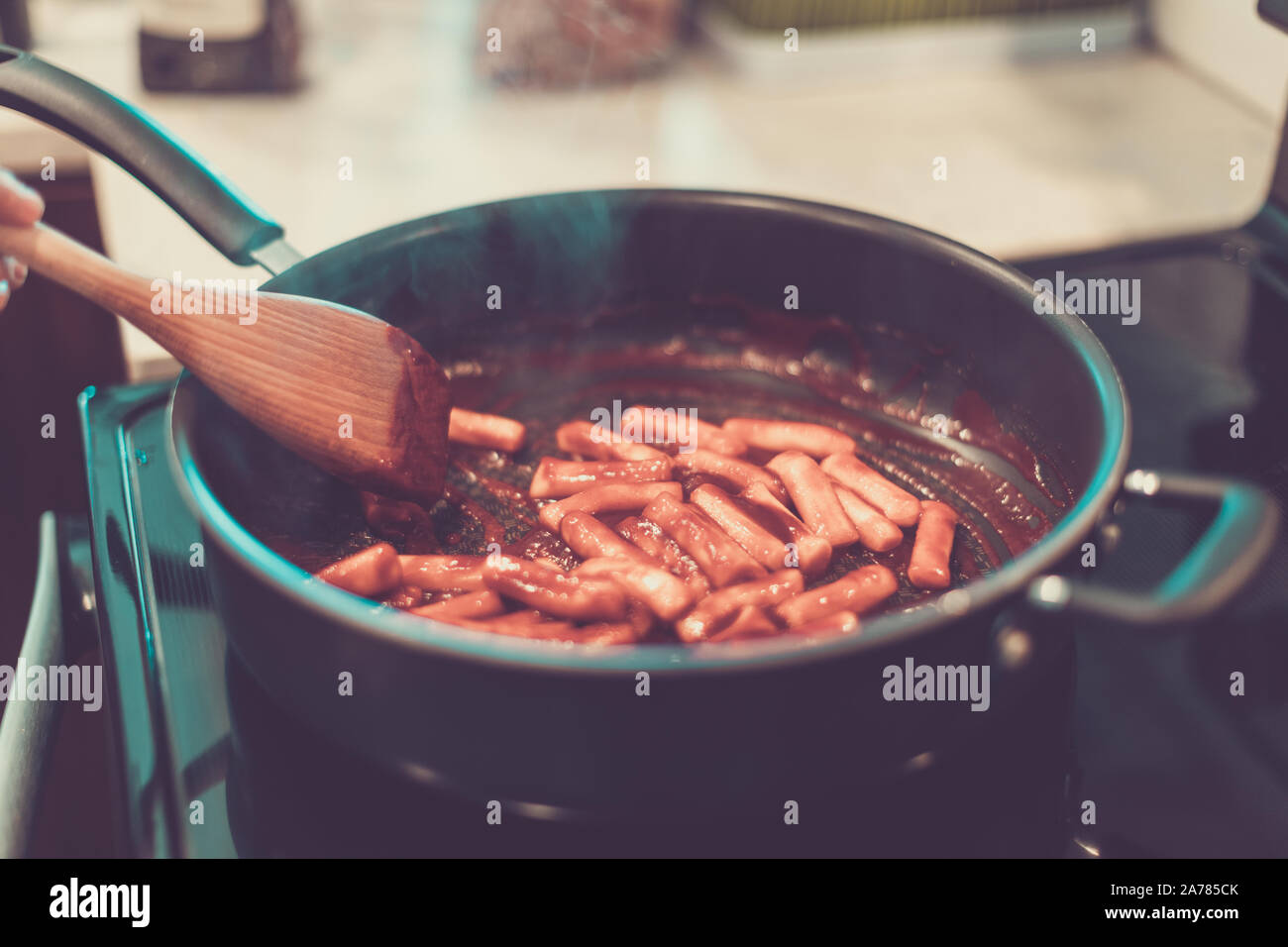 Tteokbokki coréens, sauté de gâteaux de riz à la maison Banque D'Images