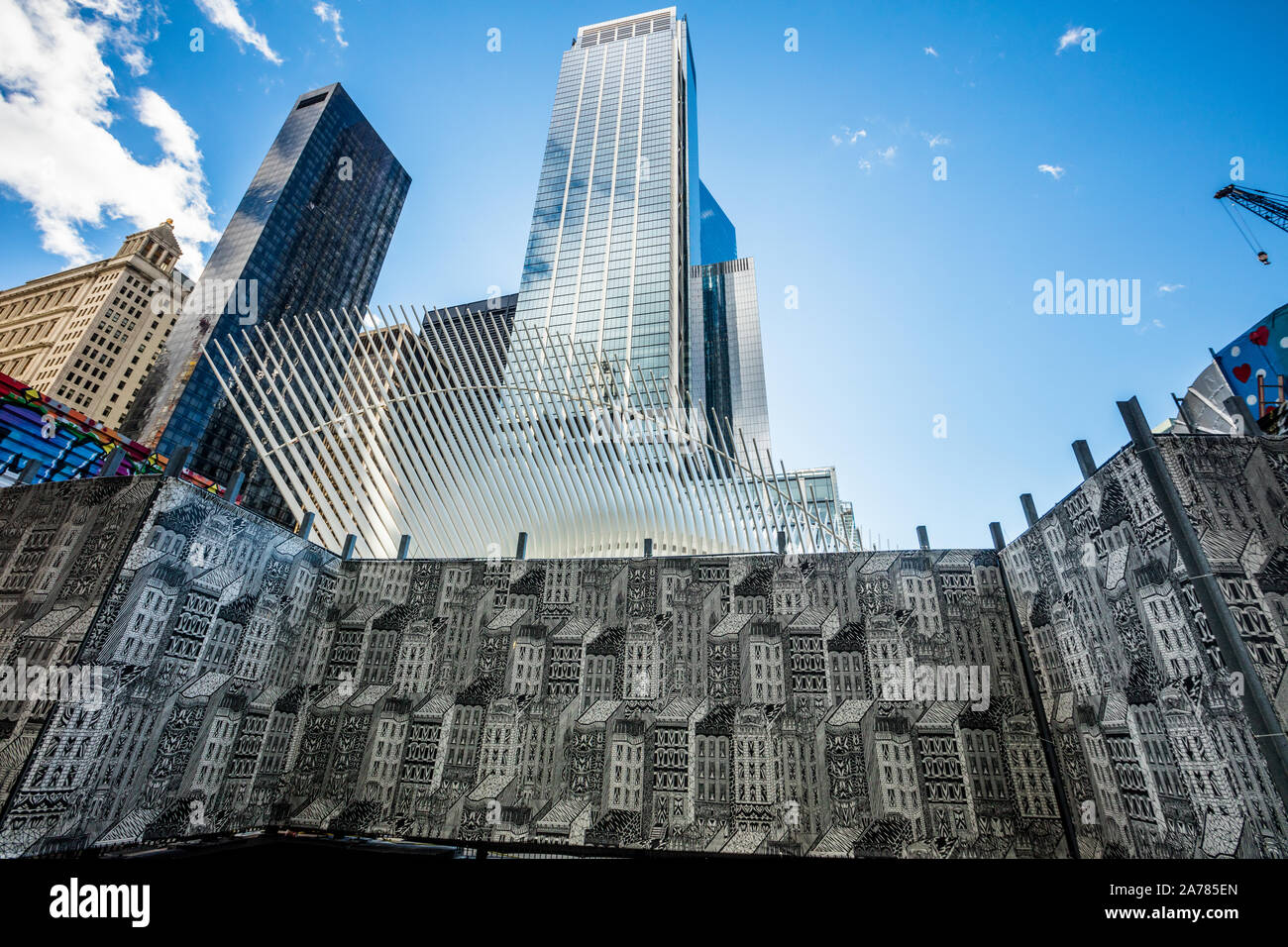 World Trade Center 3 derrière l'art urbain murales. New York City Banque D'Images