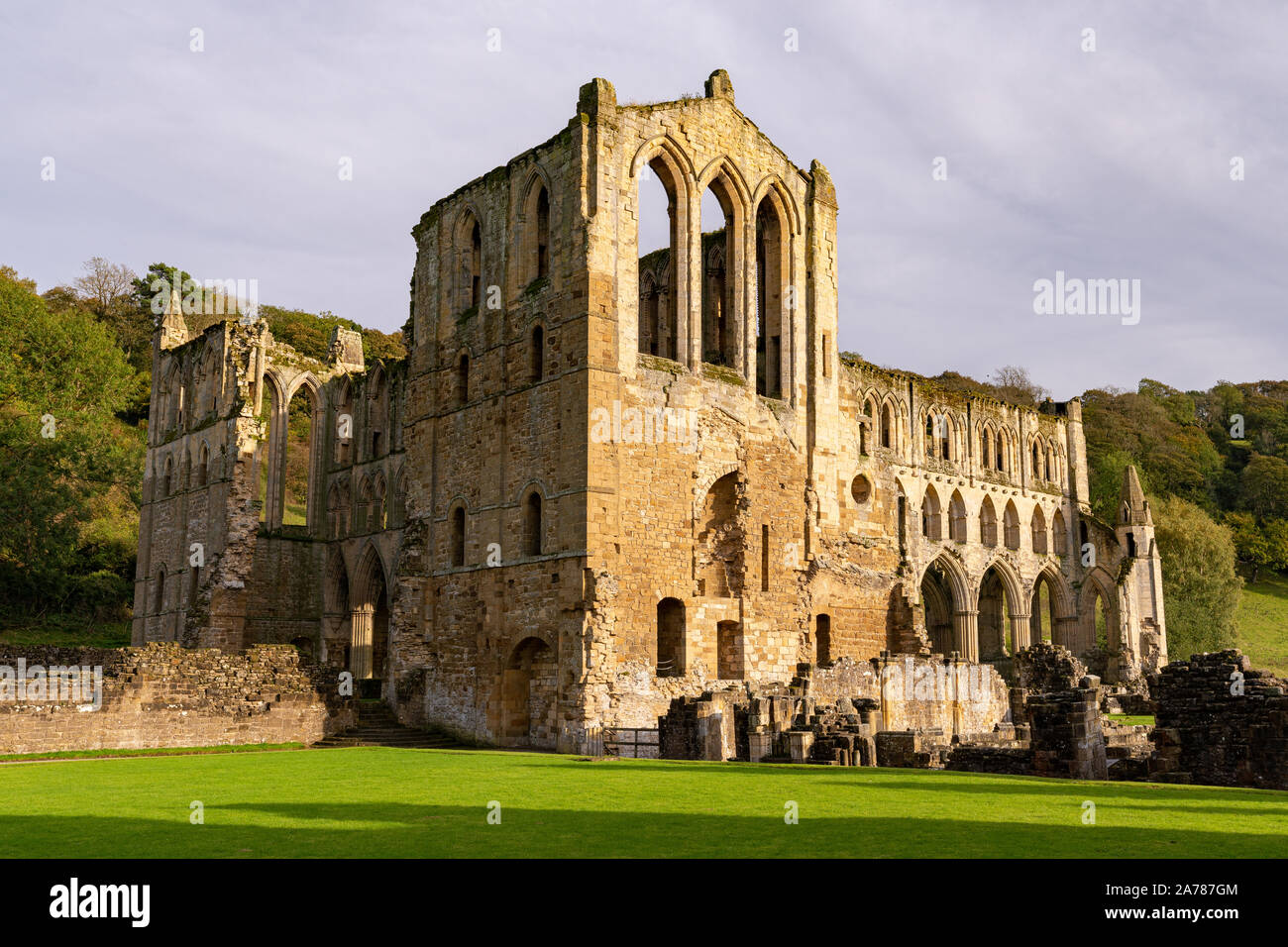 La superbe abbaye de Rievaulx près de Helmsley, Yorkshire. Dans le parc national des Yorkshire Dales Banque D'Images