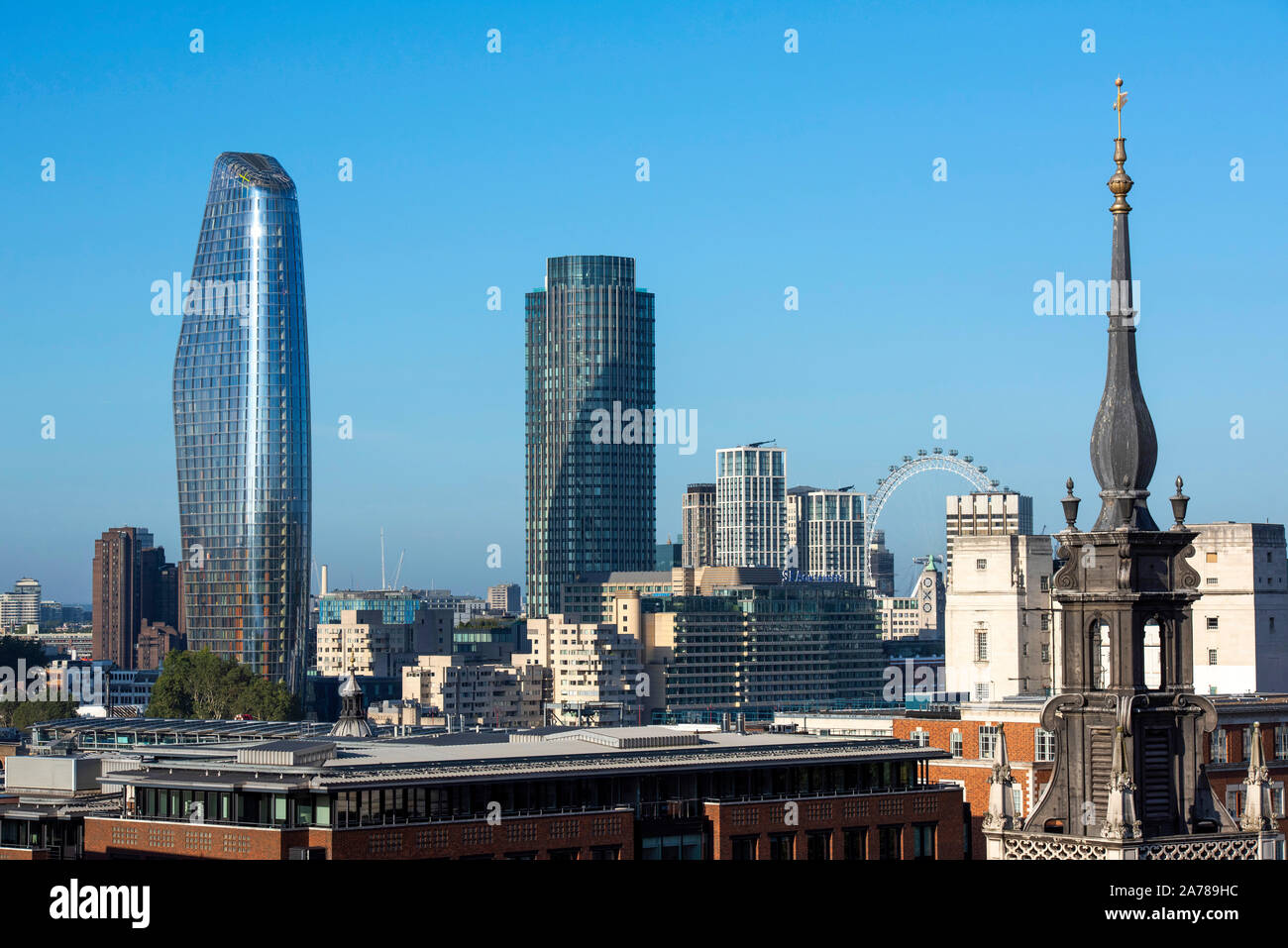 Vue depuis la terrasse du toit de l'un nouveau changement le développement à Londres, Angleterre, Royaume-Uni Banque D'Images