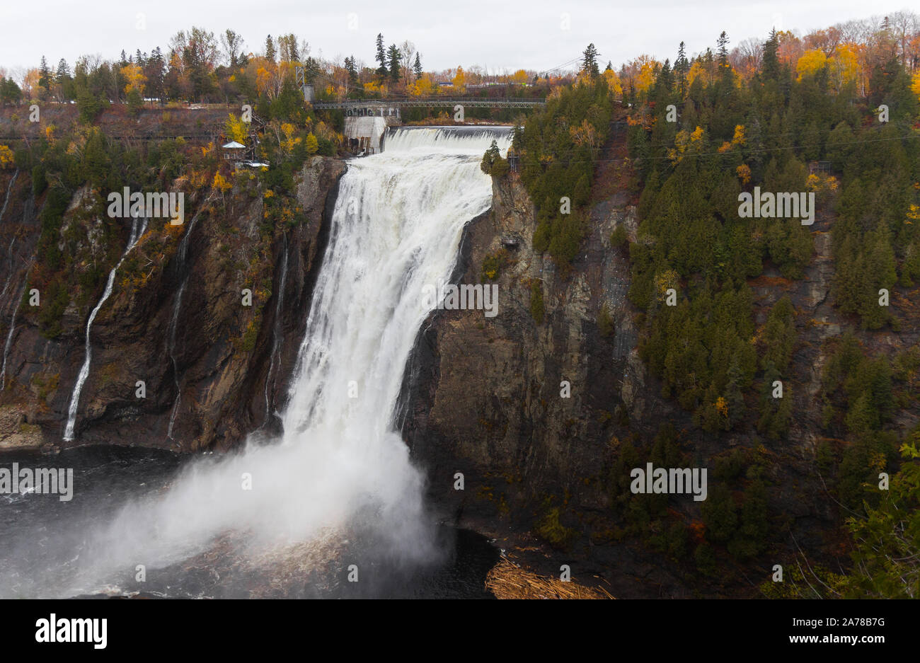 Chutes Montmorency (Québec, Canada). French : Chute Montmorency. Ils sont 30 mètres plus haut que les Chutes du Niagara. Banque D'Images