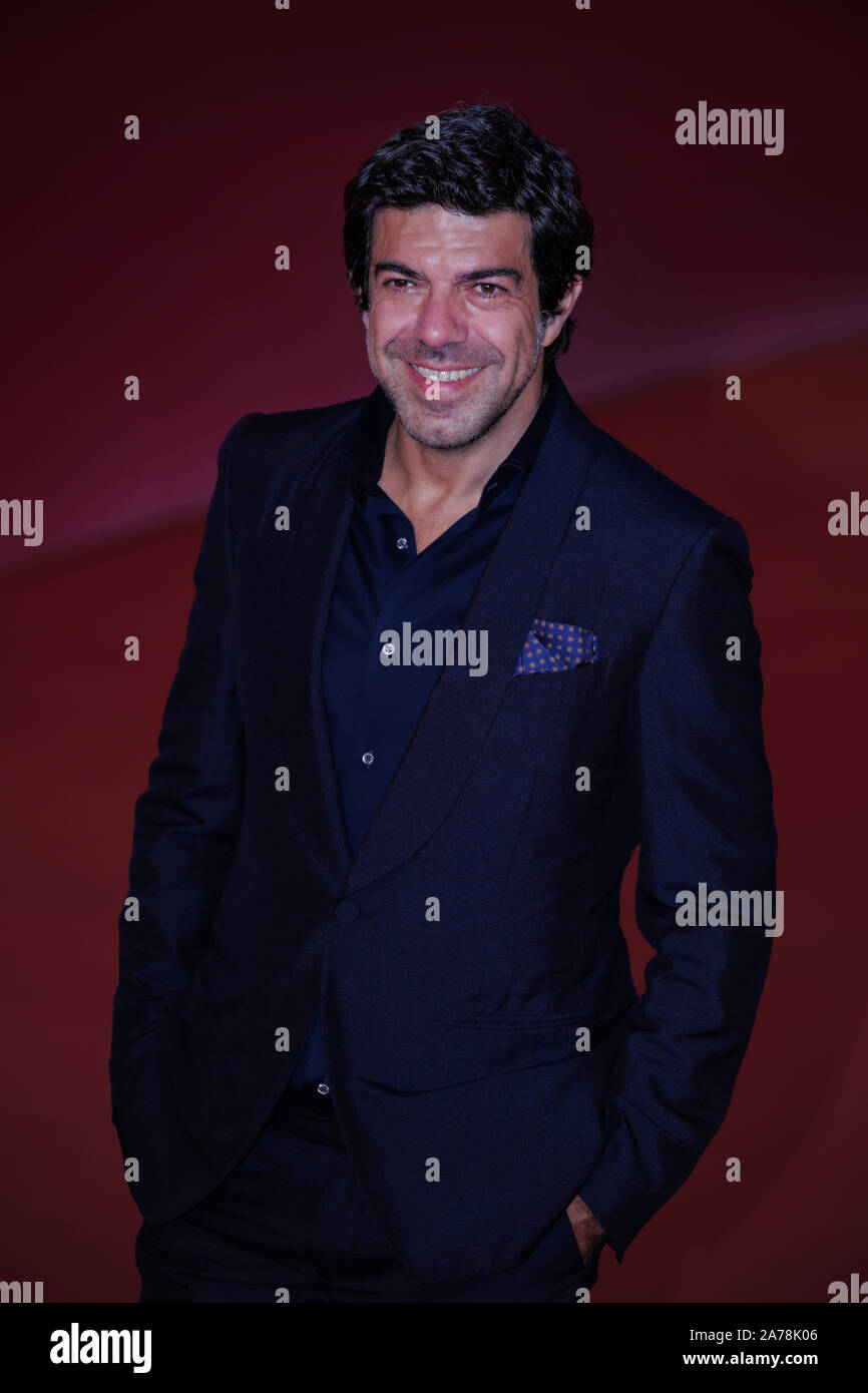 Rome Italie. 26 octobre 2019. L'acteur italien Pierfrancesco Favino sur le tapis rouge du 14e Festival du Film de Rome, à l'Auditorium Parco della Musica. Banque D'Images