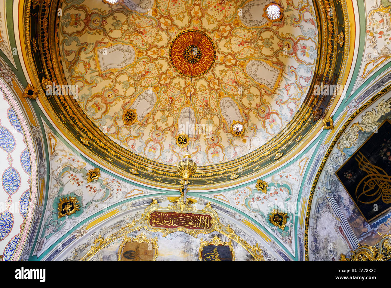 Le palais de Topkapi est l'un des plus superbes exemples d'architecture ottomane construite par le Sultan Mehmet le Conquérant, Istanbul, Turquie. Banque D'Images