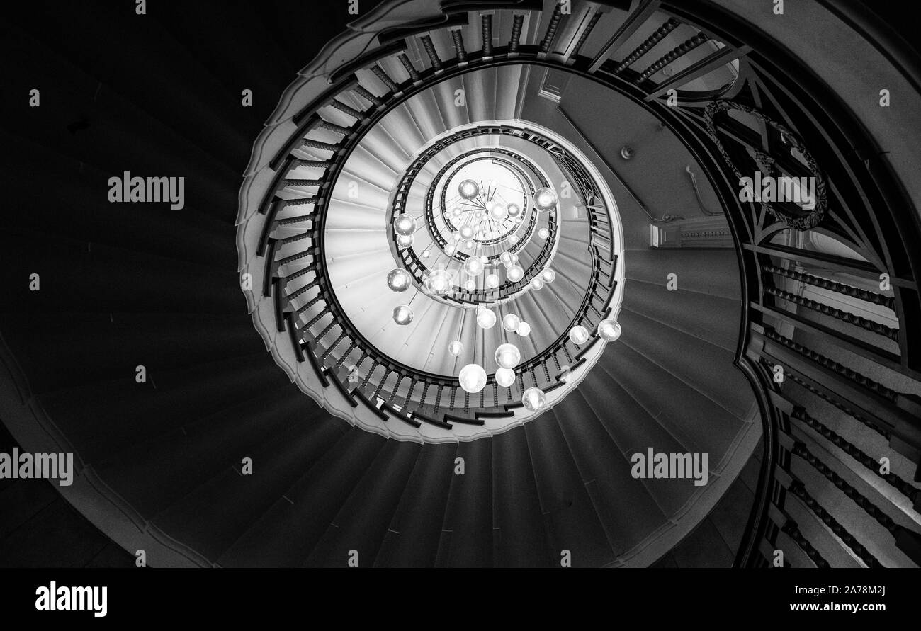 L'escalier en spirale à Heal's Department Store à Londres, Angleterre Banque D'Images