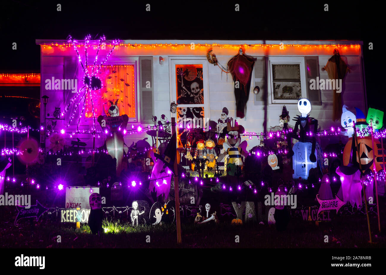 Accueil Résidentiel avec des décorations d'Halloween Banque D'Images