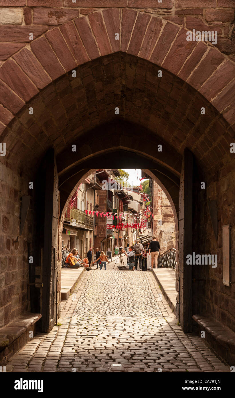 Porte Notre-Dame à Saint-Jean-Pied-de-Port, Pays Basque, France Banque D'Images