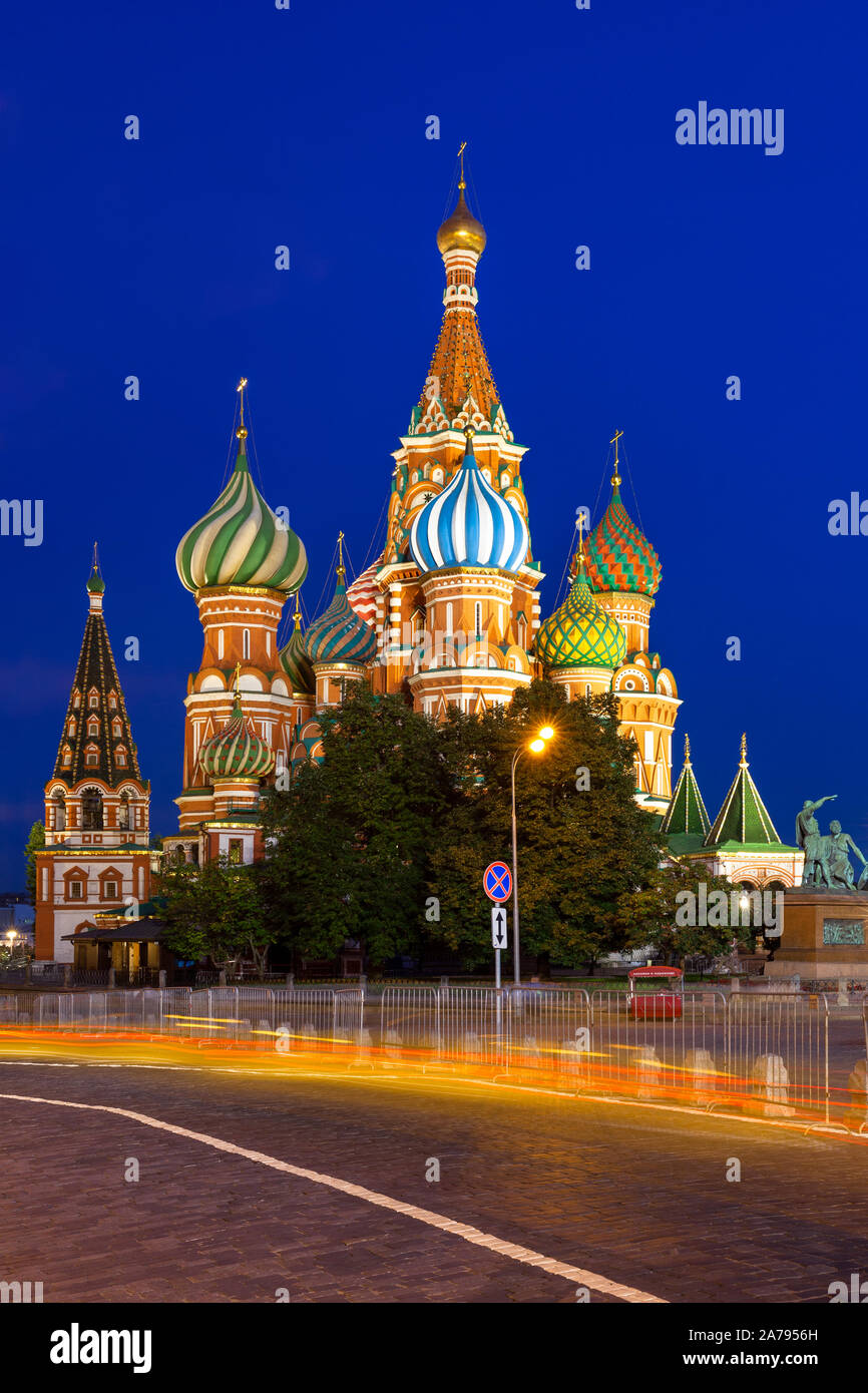 La Cathédrale Saint-Basile et la Place Rouge au crépuscule, Moscou, Russie Banque D'Images