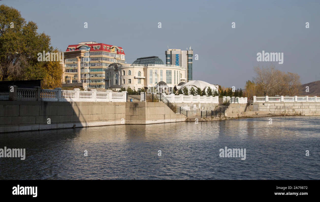 Le Kazakhstan, Ust-Kamenogorsk - 11 octobre, 2019. Et le bord de l'Irtych. Banque D'Images