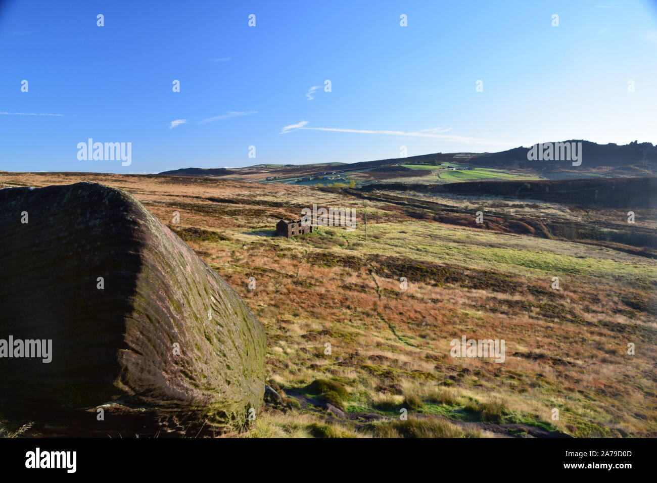 Grand ciel pays au-dessus des rochers de cafards de staffordshire Banque D'Images