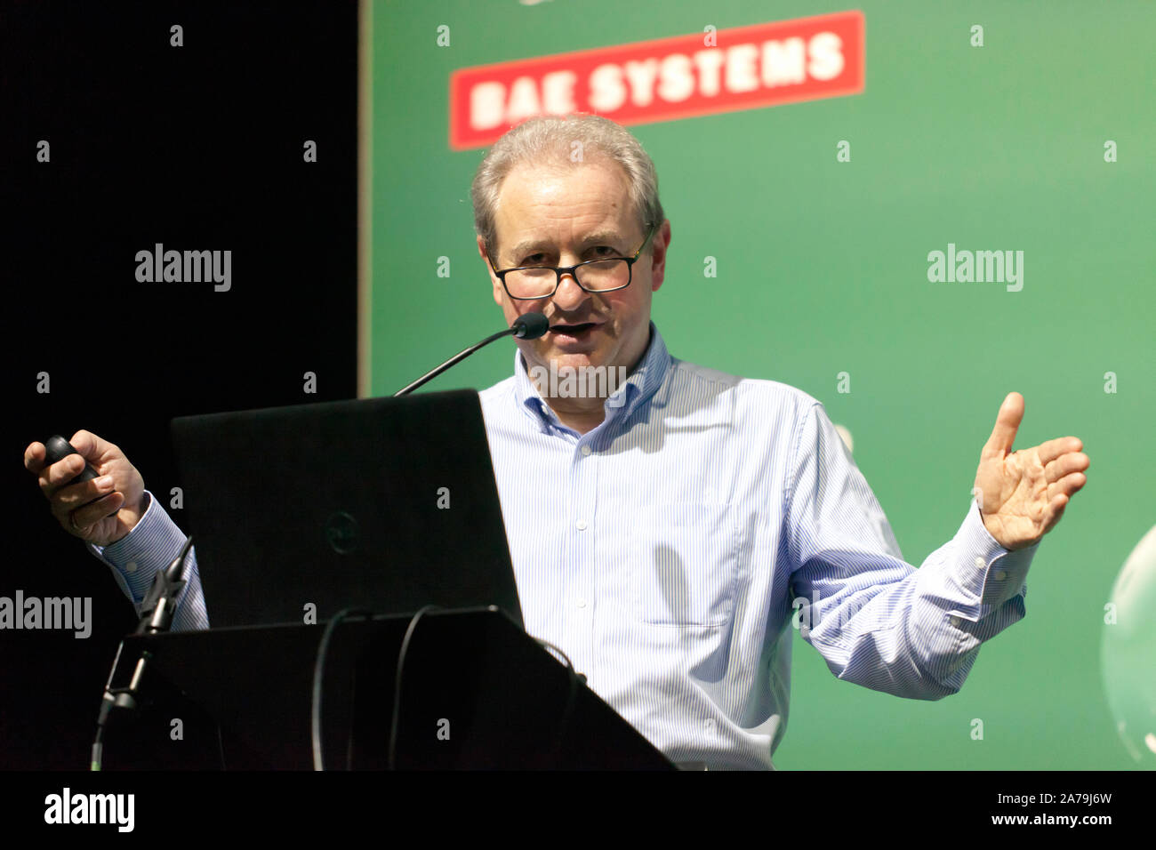 Rhys Lewis , chef de l'Institut de métrologie quantique, au National Physical Laboratory, parler de 'La révolution quantique ', sur le stade de la technologie, au New Scientist Live 2019 Banque D'Images