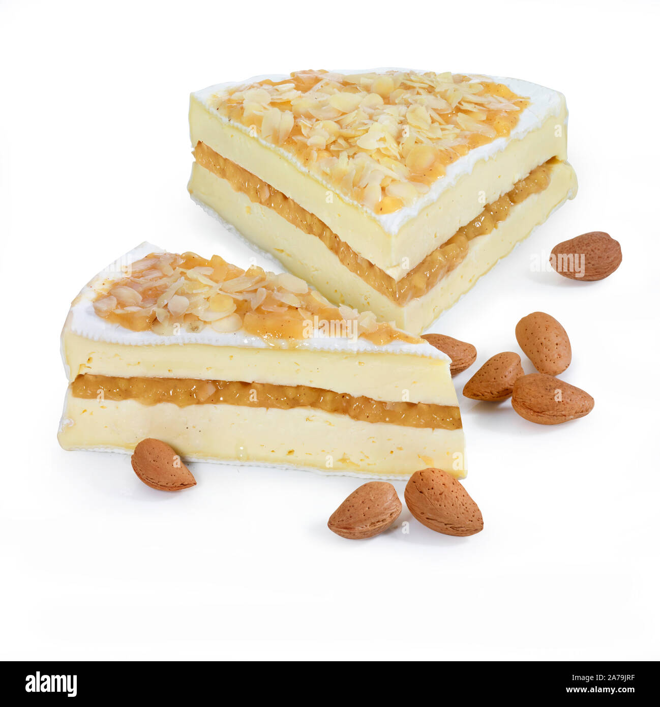 La nourriture, le brie avec décoration amande blanche sur l'underground Banque D'Images