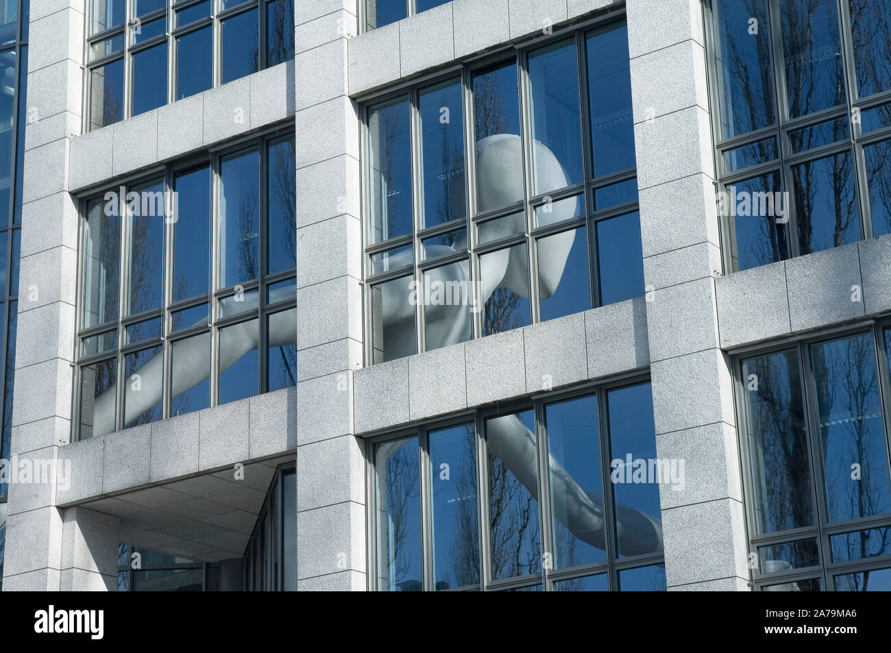 L'homme marche, Munich, Allemagne Banque D'Images