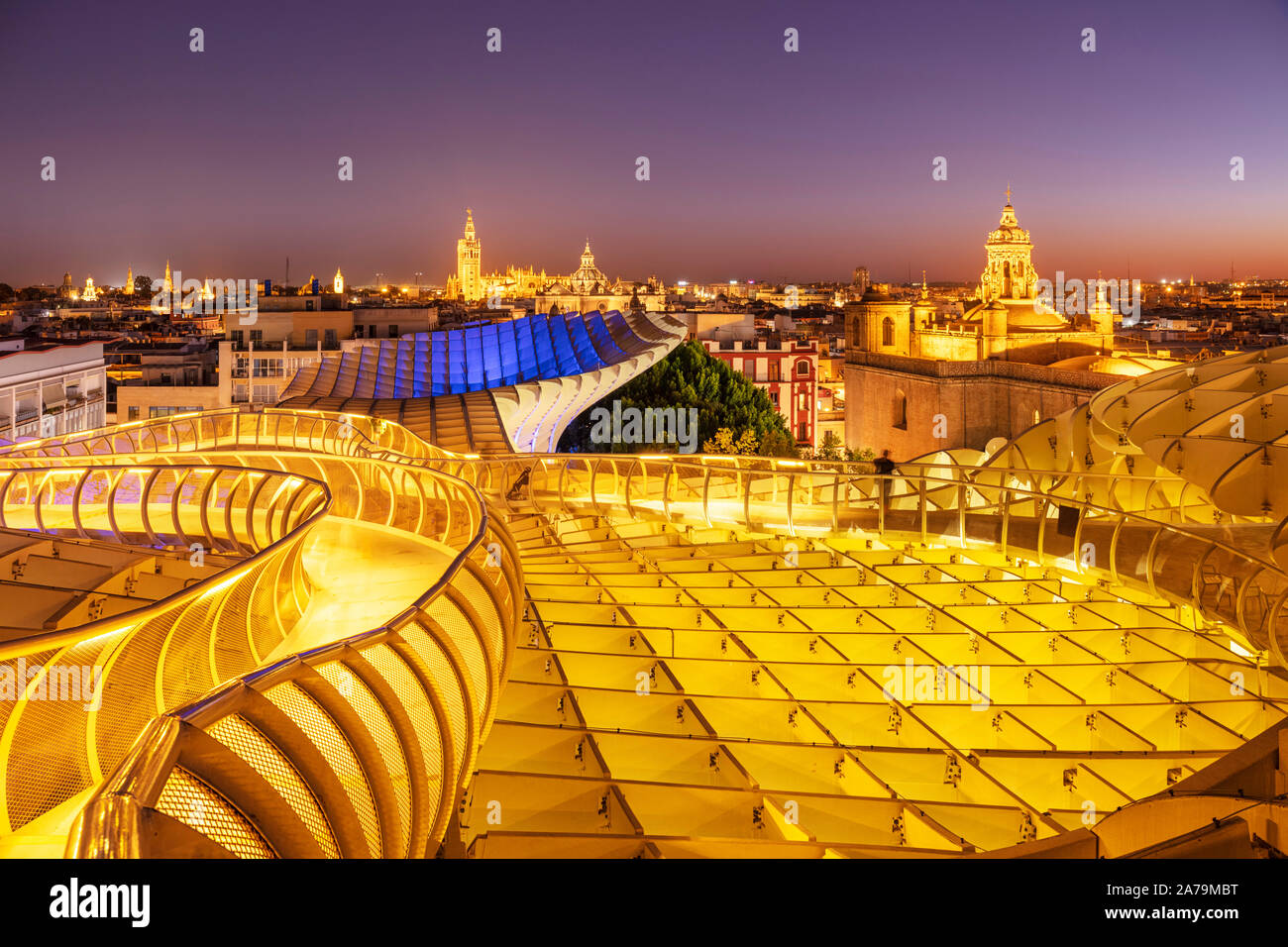 Nuit à Séville Séville Séville Metropol Parasol Mushrooms Las Setas de Sevilla Plaza de la Encarnación Seville Séville Andalousie Espagne Europe de l'UE Banque D'Images