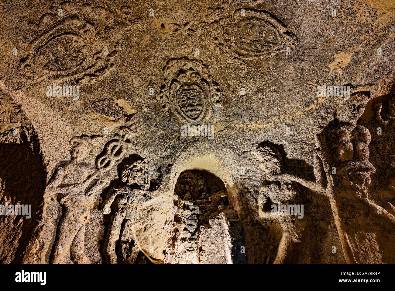 Italia Marche Osimo Grotte Campana un sx Ermete Trismegisto | Italie Marche Osimo Campana grottes sur la gauche Hermès Trismégiste Banque D'Images