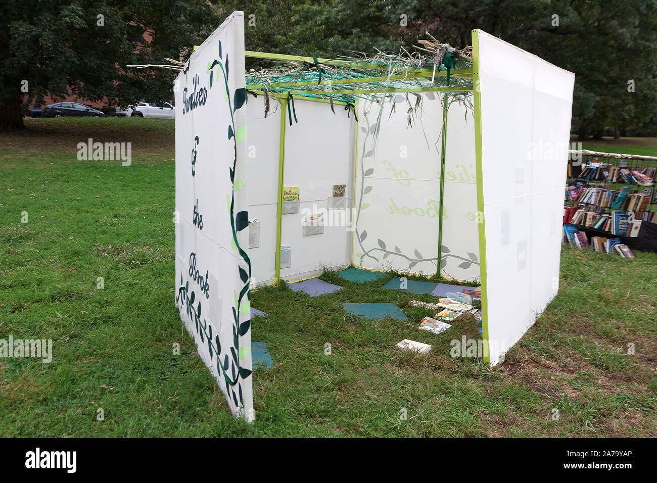 Soucca, ou Succah, cabane temporaire, sur l'affichage pour la fête juive de Soukkot. Banque D'Images