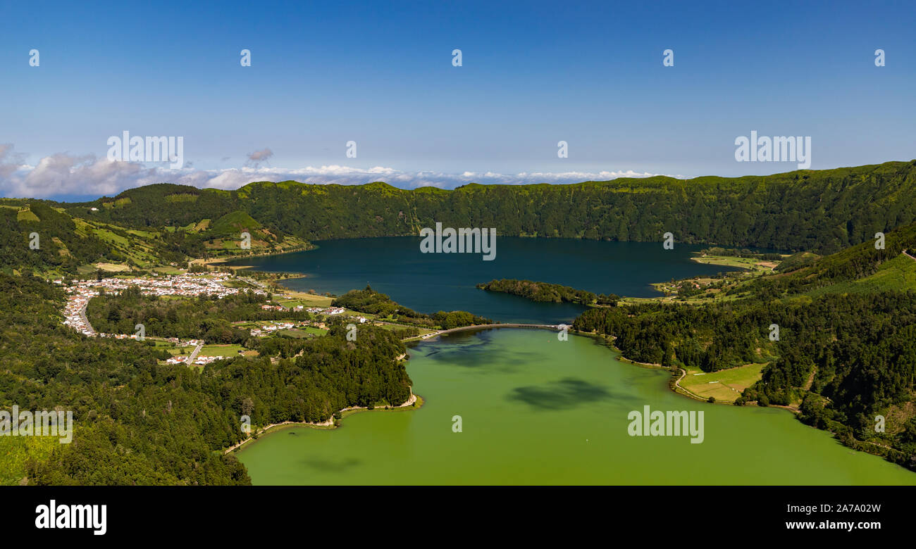 Une photo des sept villes (Lac Lagoa das Sete Cidades). Banque D'Images