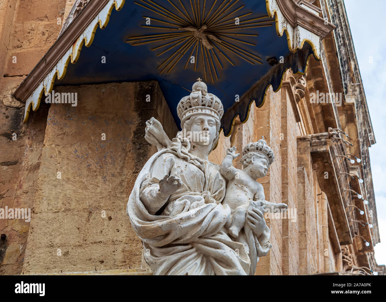 Vierge Marie et l'enfant Jésus statue à l'église de l'Annonciation Banque D'Images
