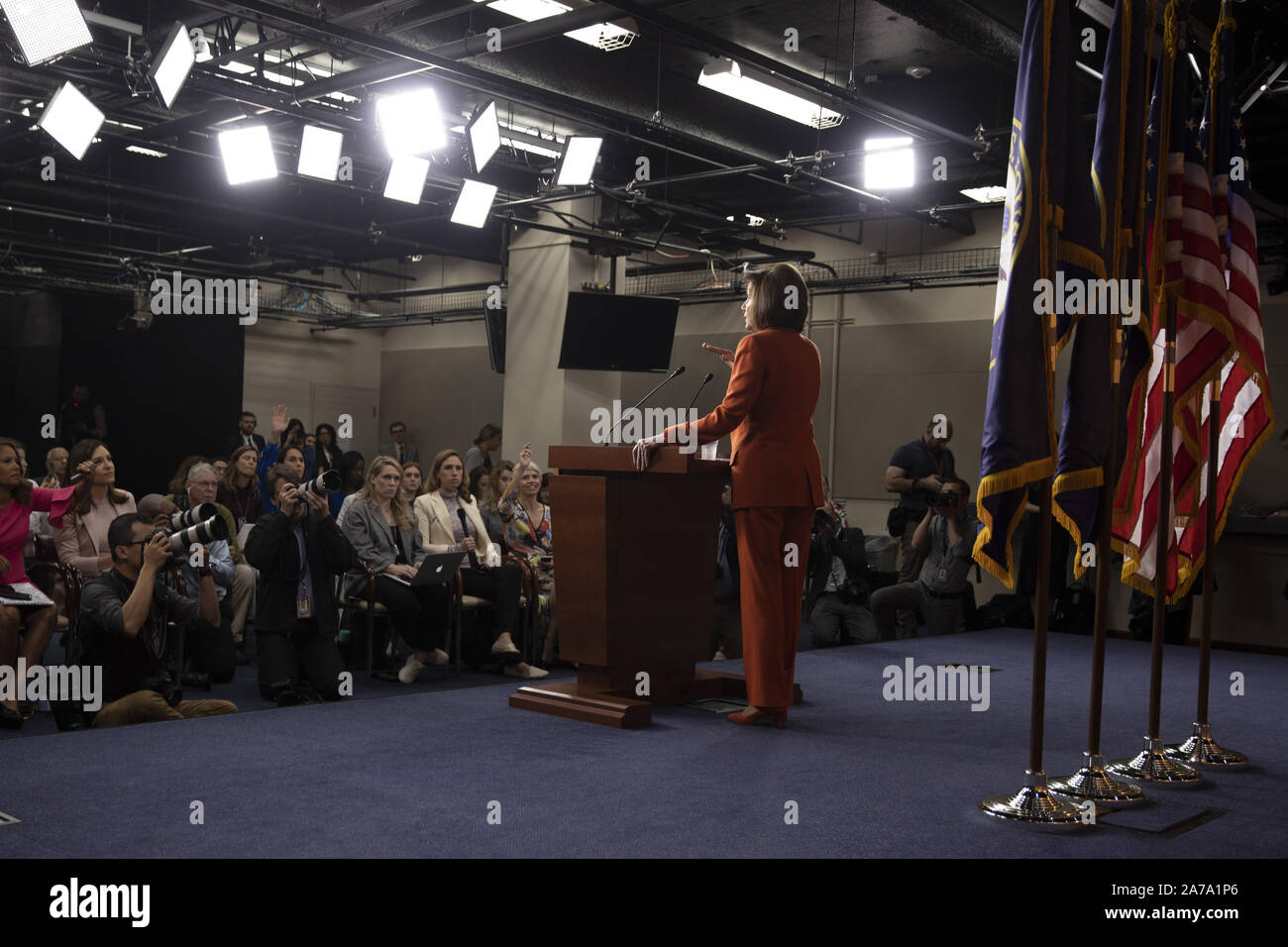 Washington, United States. 31 octobre, 2019. États-unis le président de la Chambre Nancy Pelosi, prononce une allocution à une conférence de presse sur la colline du Capitole à Washington, DC le jeudi 31 octobre, 2019. Photo par Tasos Katopodis/UPI UPI : Crédit/Alamy Live News Banque D'Images