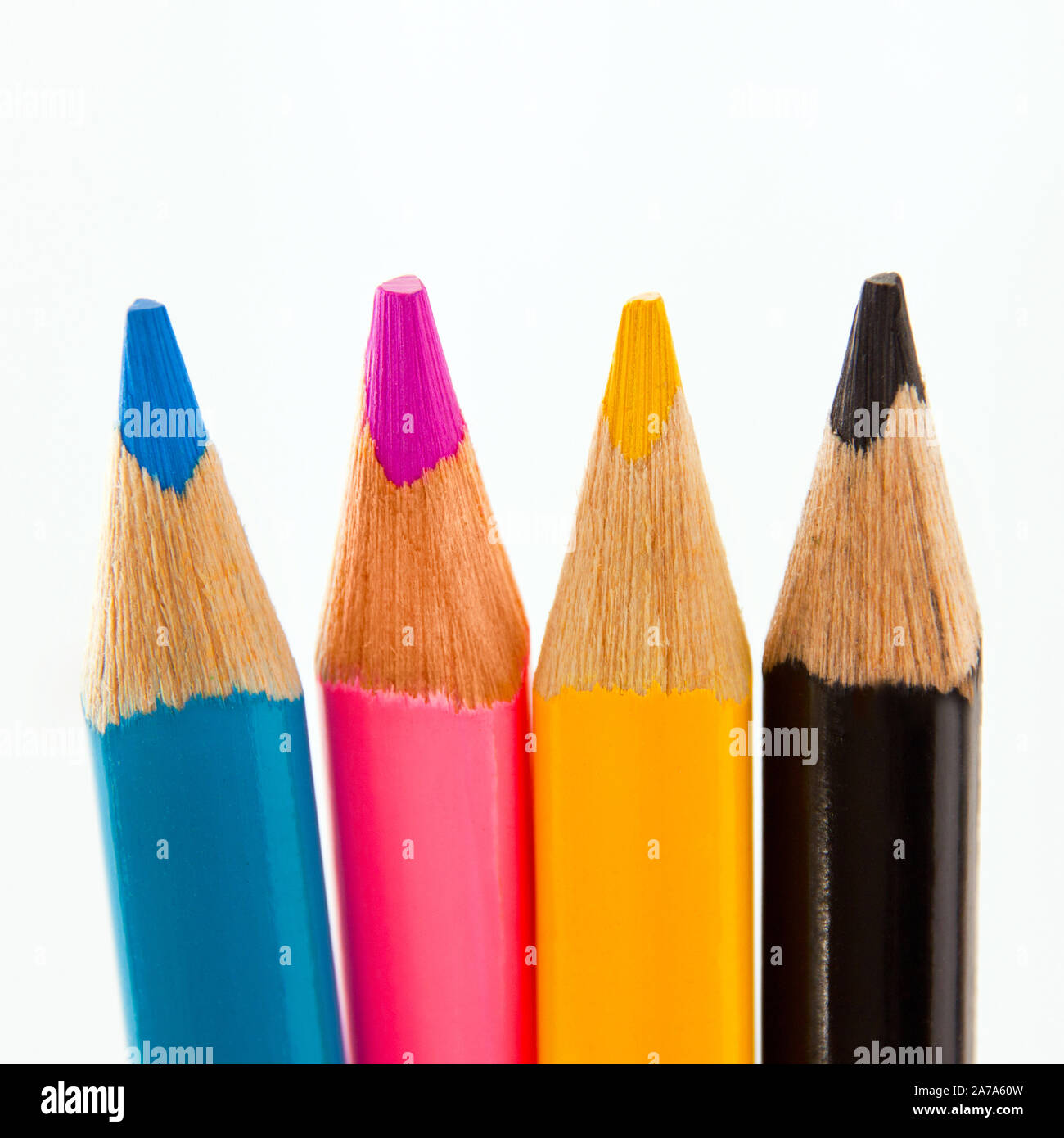 Crayons de couleur sur fond blanc Banque D'Images