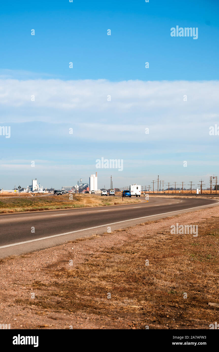 Matin le trafic en petite ville dans le Colorado. Banque D'Images