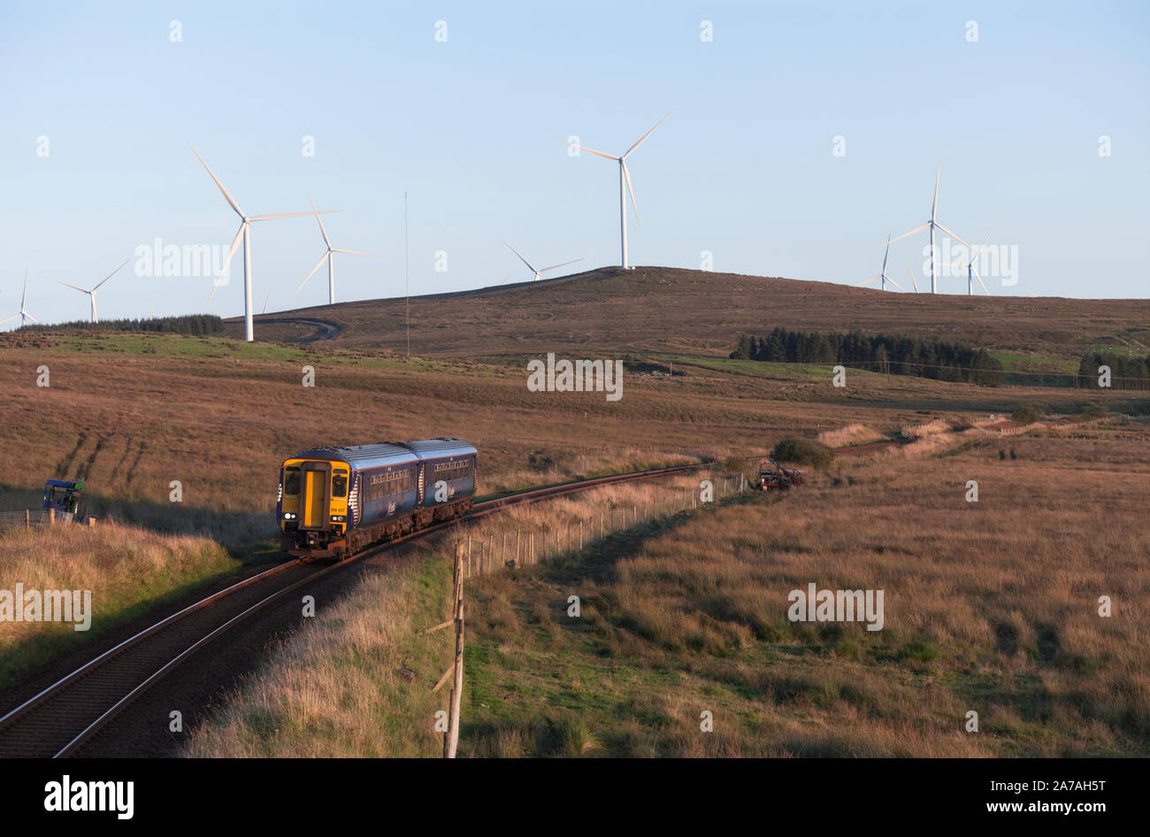 Abellio Scotrail class 156 sprinter train les maures à Drumahastie, Ayrshire, Scotland sur la ligne de chemin de fer en milieu rural à Stranraer Banque D'Images