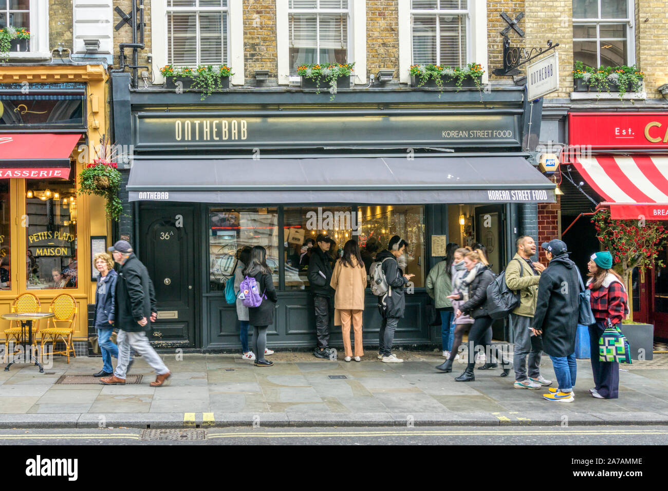 Sur le Bab est un restaurant d'aliments de rue coréens et de plats à emporter dans la région de Wellington Street, Covent Garden. Banque D'Images